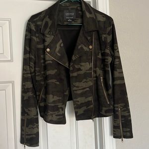 zip up camo jacket